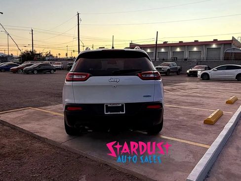 Used 2016 Jeep Cherokee Latitude w/ Cold Weather Group FWD image 5