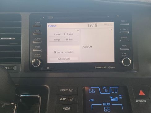 Used 2018 Toyota Sienna LE FWD image 15