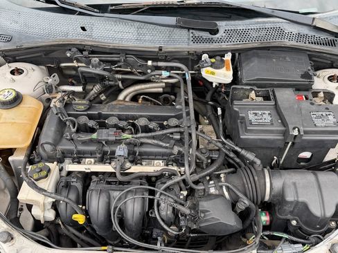 Used 2006 Ford Focus ZX5 Hatchback FWD image 25