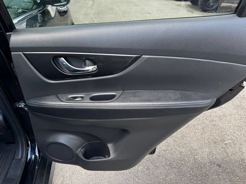 Used 2017 Nissan Rogue AWD image 33