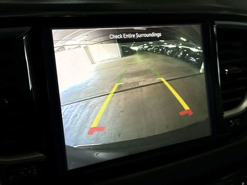 Used 2023 Chrysler Pacifica Touring-L FWD image 19