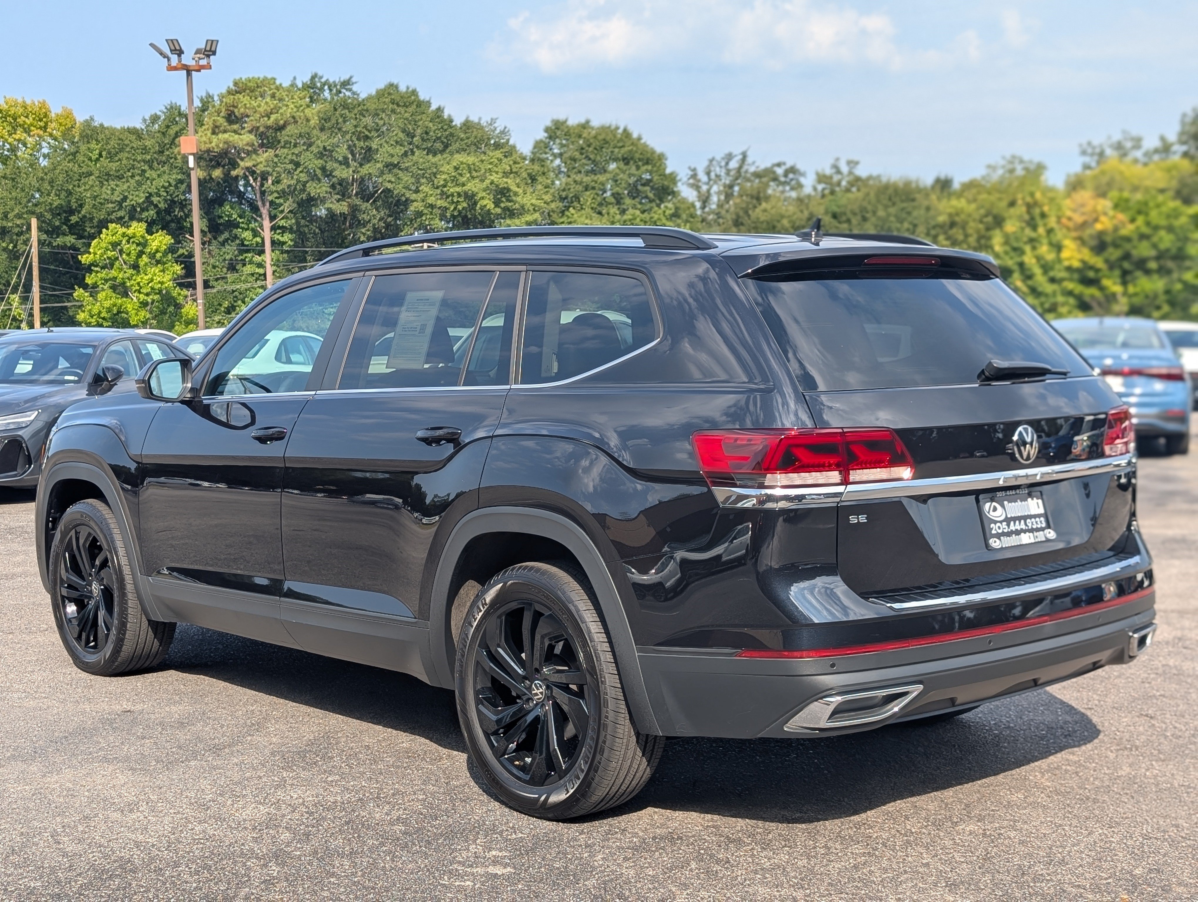 Used 2023 Volkswagen Atlas SE w/ Black Wheel Package FWD image 7