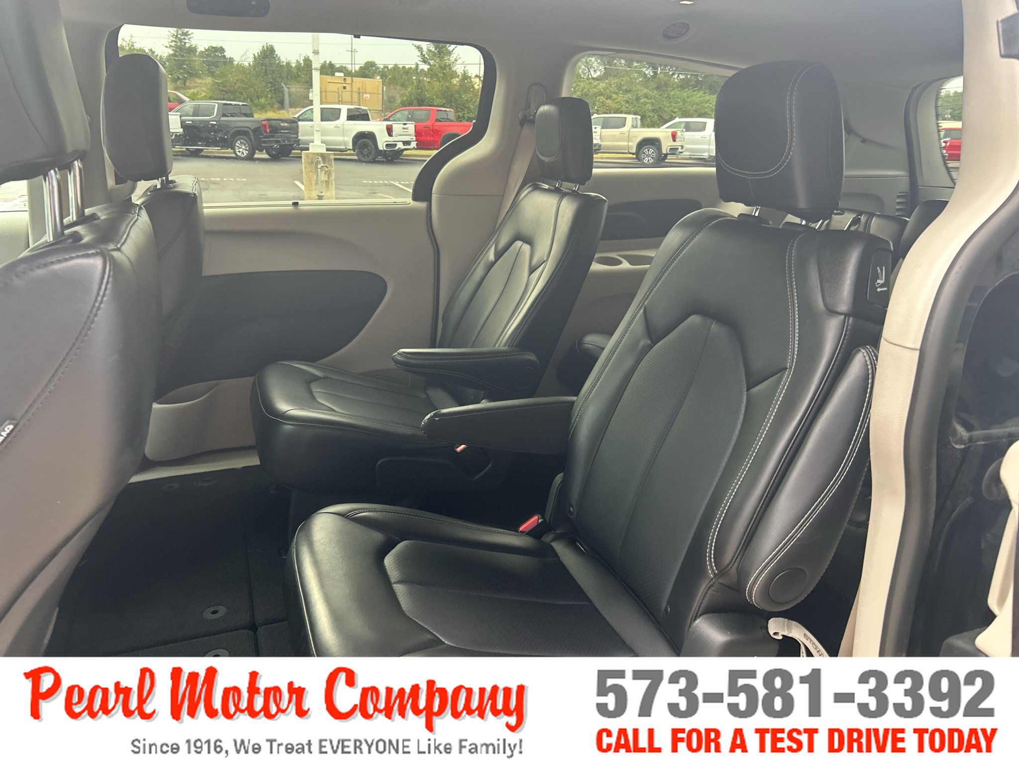 Used 2024 Chrysler Pacifica Touring-L FWD image 21