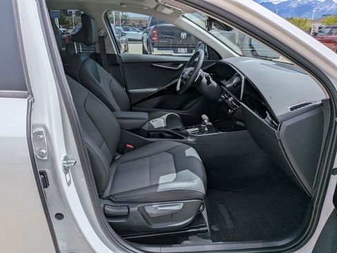 Certified 2023 Kia Niro EX Touring FWD image 28