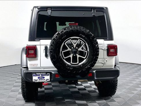 Used 2025 Jeep Wrangler Unlimited Rubicon AWD/4WD image 4