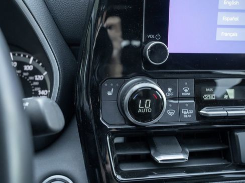 Used 2024 Toyota Highlander XSE image 18