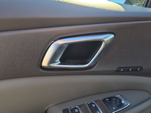 New 2026 Kia Carnival EX FWD image 19