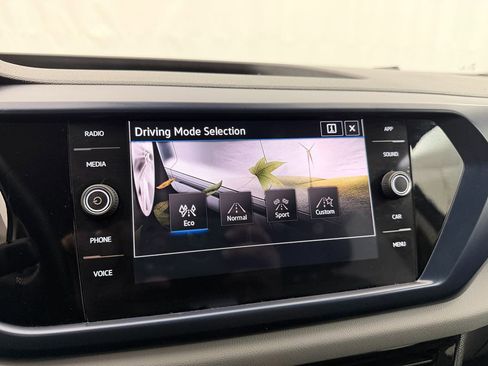 Used 2023 Volkswagen Taos SE image 28