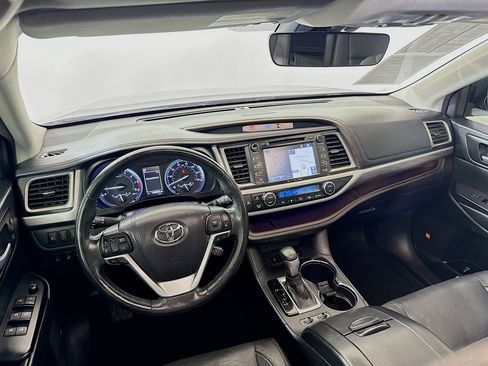 Used 2017 Toyota Highlander Limited Platinum AWD/4WD image 25
