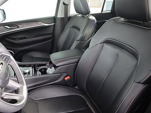 Used 2022 Jeep Grand Cherokee Limited 4xe image 23