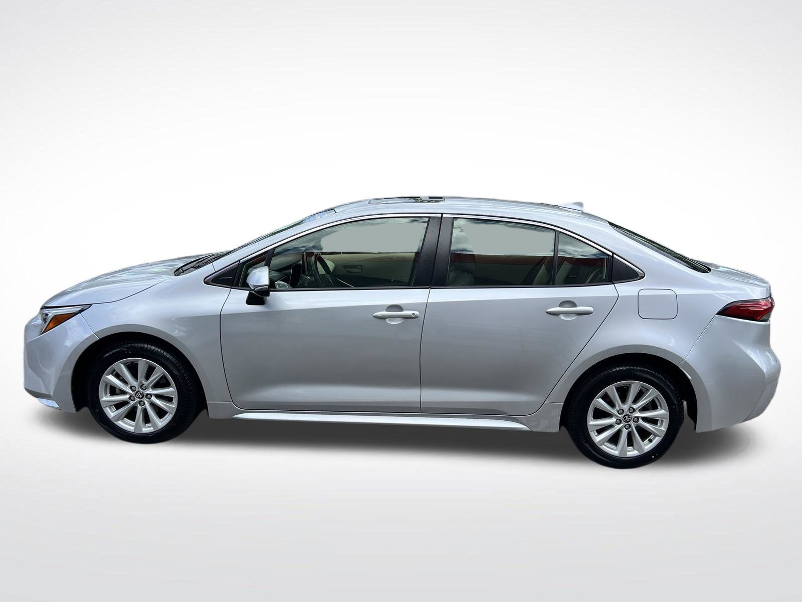 Used 2024 Toyota Corolla XLE FWD image 5