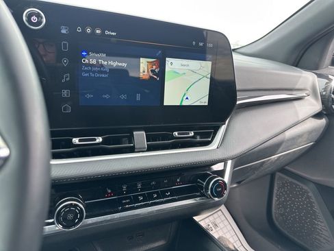 Used 2025 Chevrolet Equinox LT image 43