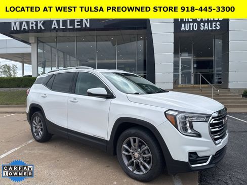 Used 2024 GMC Terrain SLT image 1