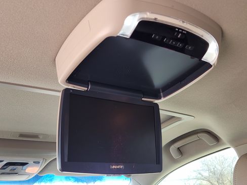 Used 2014 Toyota Sienna XLE image 36