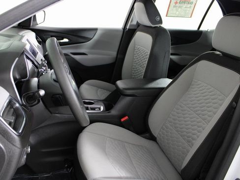 Used 2021 Chevrolet Equinox LS image 16