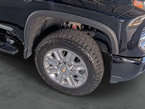Used 2024 Chevrolet Silverado 2500 High Country w/ High Country Premium Package AWD/4WD image 16