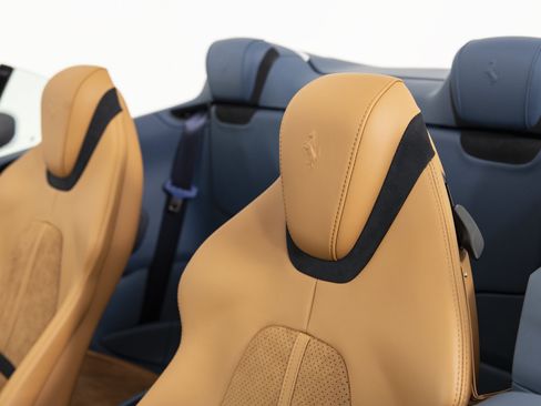 Certified 2025 Ferrari Roma Spider RWD image 44