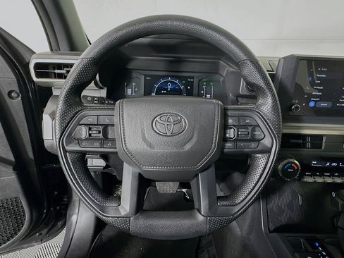 Used 2025 Toyota Tacoma SR5 image 15
