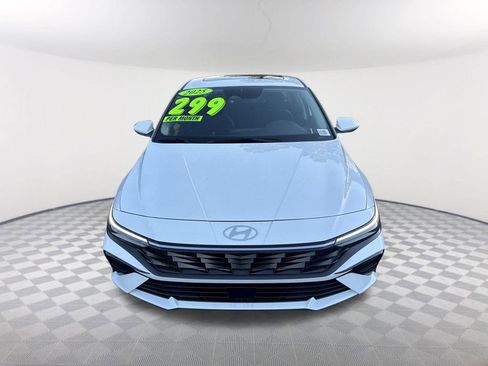 Used 2025 Hyundai Elantra SEL w/ Cargo Package FWD image 2