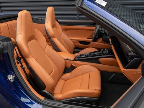 Certified 2025 Porsche 911 Carrera GTS RWD image 39