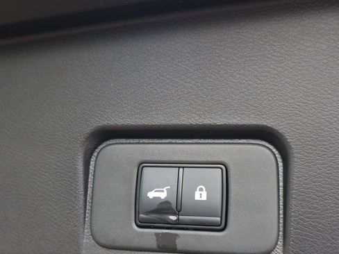 Certified 2025 Nissan Rogue SV AWD/4WD image 32