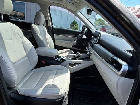 Used 2020 Kia Telluride S w/ S 8 Passenger Seating Package AWD/4WD image 16