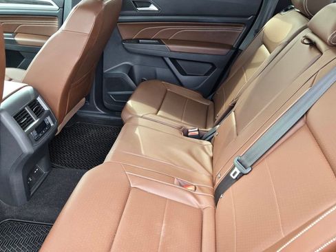 Used 2022 Volkswagen Atlas SE w/ Black Wheel Package image 8