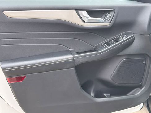Used 2022 Ford Escape SEL FWD image 11