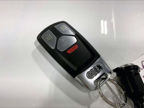 Used 2023 Audi Q5 2.0T Premium w/ Convenience Package AWD/4WD image 11
