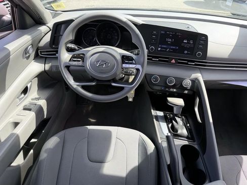 Certified 2023 Hyundai Elantra SE w/ Preferred Accessory Package FWD image 20