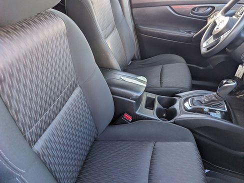 Used 2020 Nissan Rogue S image 11