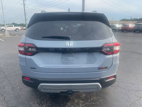 Used 2025 Honda Pilot TrailSport image 4