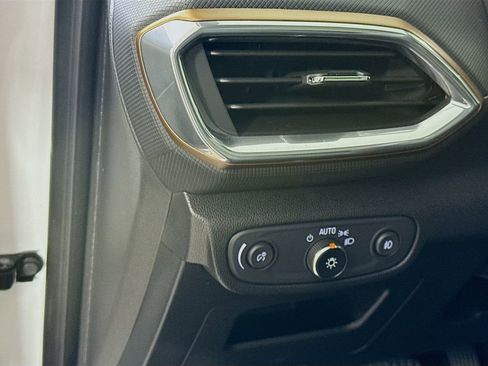 Used 2023 Chevrolet TrailBlazer ACTIV w/ Sun and Liftgate Package image 11