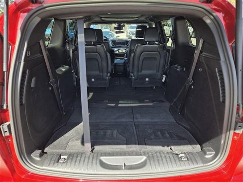 Used 2025 Chrysler Pacifica Limited image 21