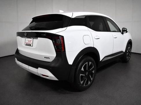 Certified 2025 Nissan Kicks SV AWD/4WD image 4