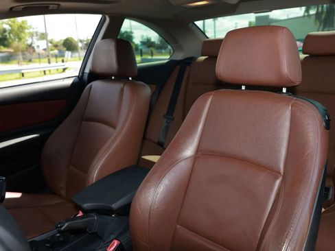 Used 2009 BMW 135i Coupe w/ Sport Pkg RWD image 19