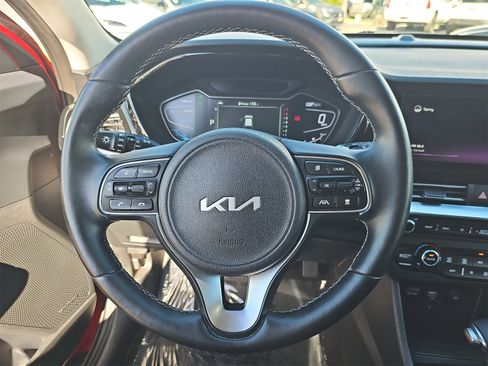 Used 2022 Kia Niro EX Premium image 16
