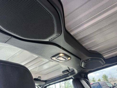 Used 2023 Jeep Wrangler Unlimited Sahara image 38