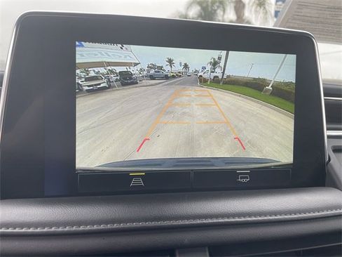 Used 2023 Chevrolet Suburban LT image 14