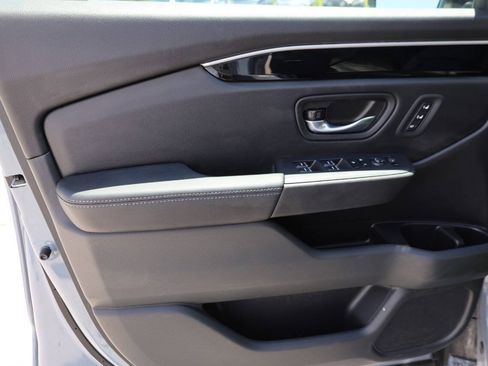 Used 2025 Honda Pilot Touring image 12