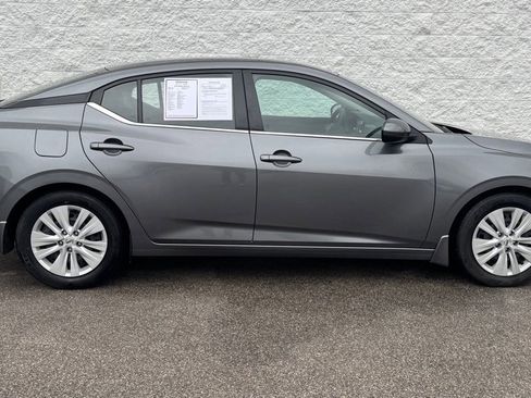 Used 2022 Nissan Sentra S image 2