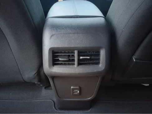 Used 2024 GMC Terrain SLE AWD/4WD image 11