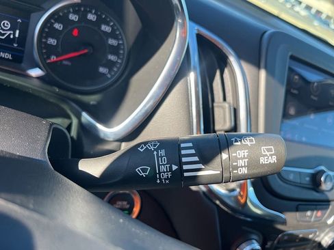 Used 2023 Chevrolet Equinox LT image 33