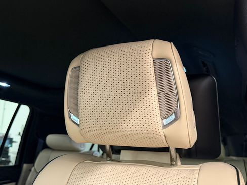 Used 2024 Cadillac Escalade ESV Premium Luxury AWD/4WD image 39