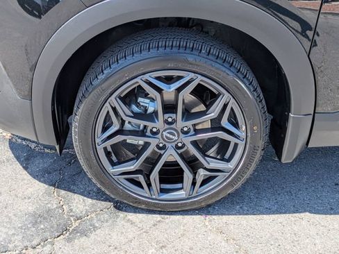 Certified 2025 Nissan Kicks SR FWD image 10