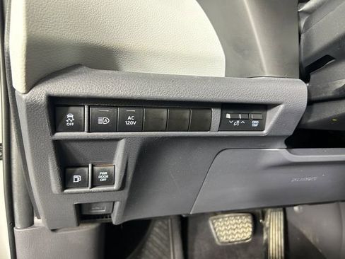 Used 2022 Toyota Sienna XSE image 19