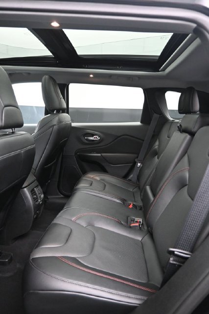 Used 2023 Jeep Cherokee Trailhawk w/ Sun & Sound Group AWD/4WD image 8