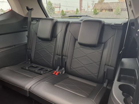 Used 2025 Volkswagen Atlas SE FWD image 19