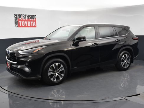 Used 2024 Toyota Highlander XLE image 8