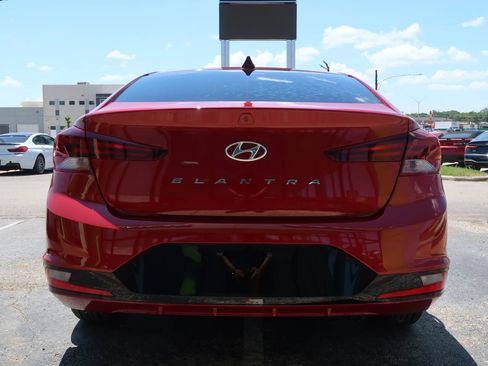 Used 2019 Hyundai Elantra SEL image 9